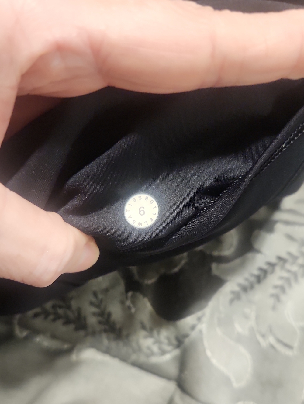 lululemon Black Workout Leggings with Hidden And Side Pockets Size 6 - Picture 6 of 6